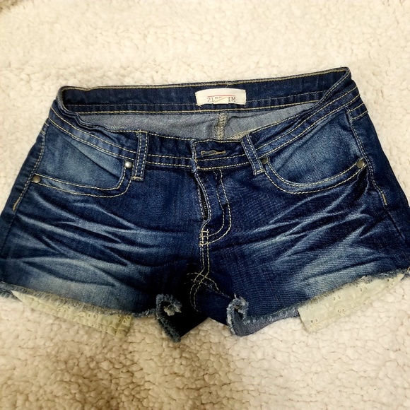 21 Denim Forever 21 Jean Shorts Peekaboo Pockets - Picture 2 of 6